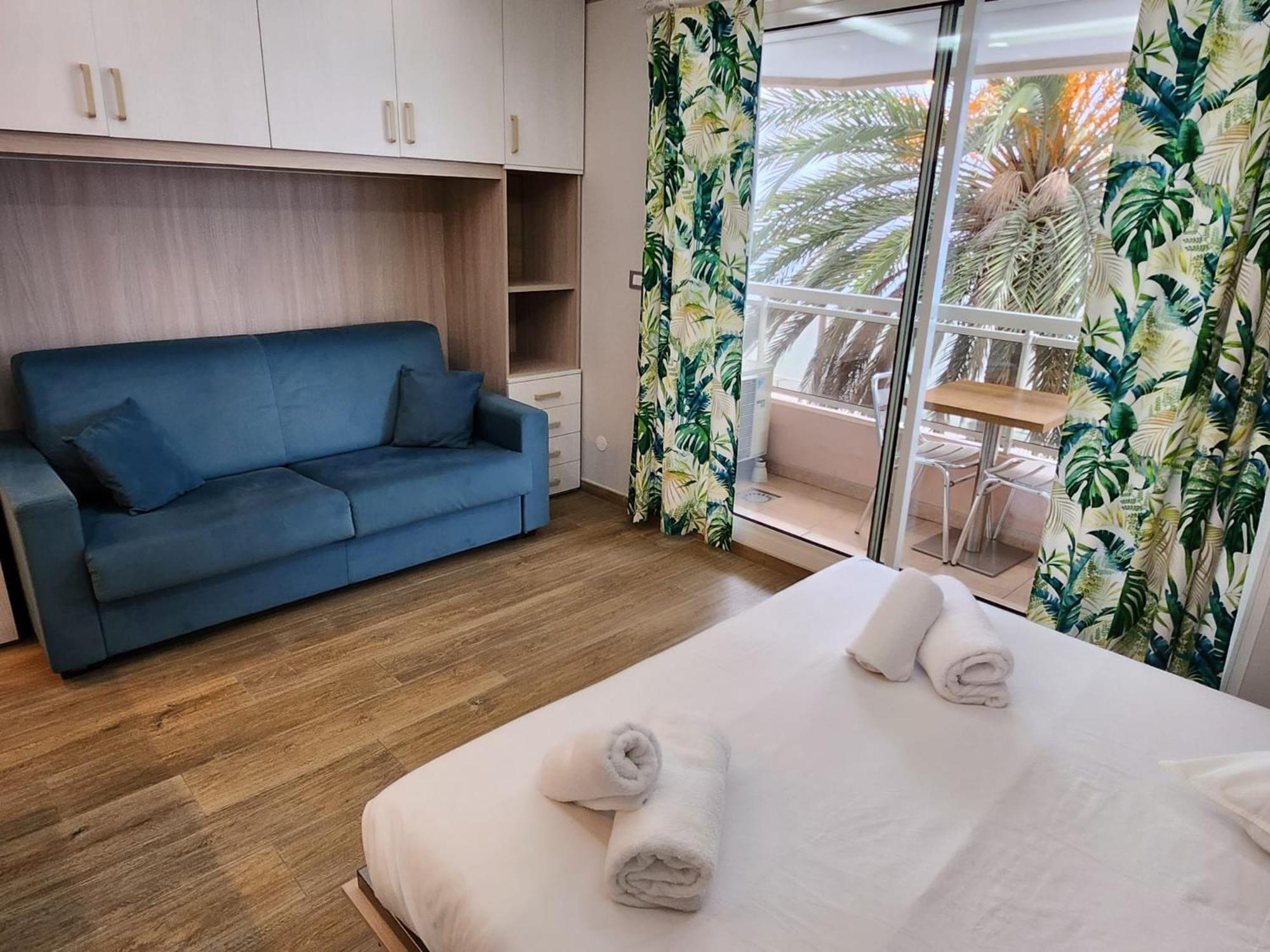 Bluemarine, Studio Vista Mare Menton Buitenkant foto